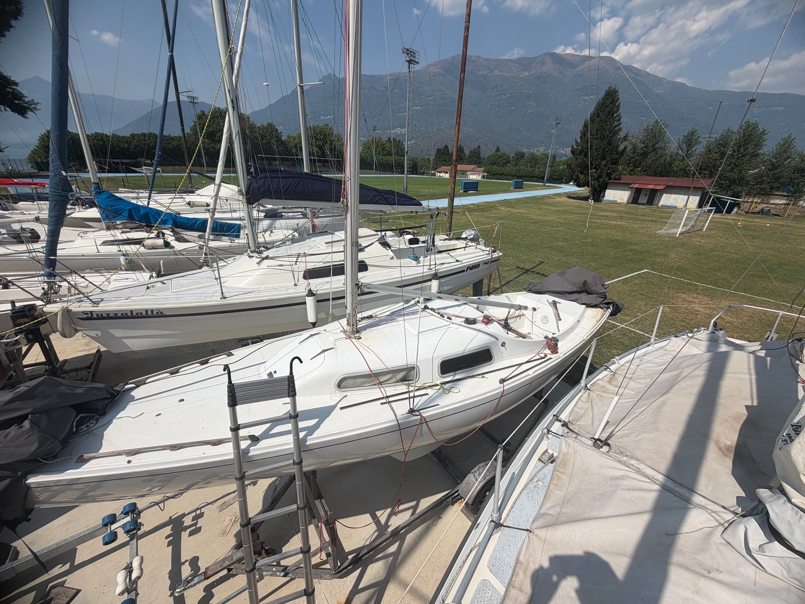 Neomarine - Vendita usato - H-BOAT – Barca a vela con motore fuoribordo