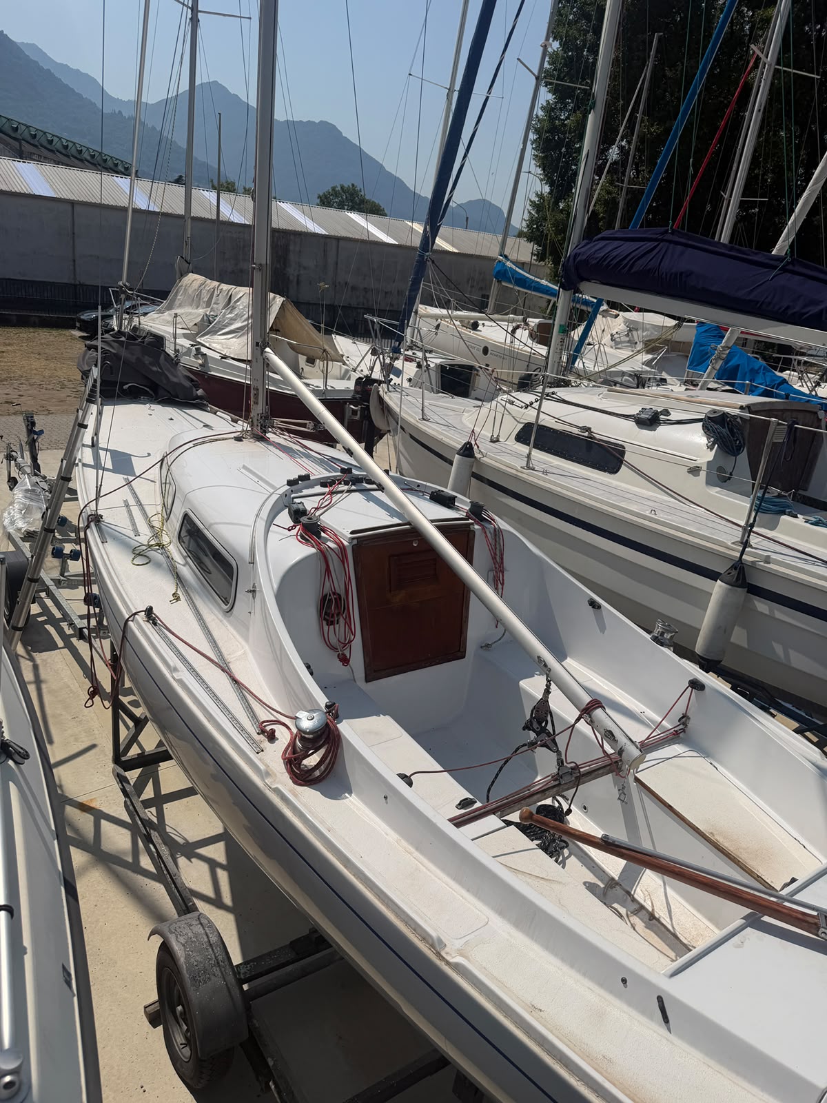 Neomarine - Vendita usato - H-BOAT – Barca a vela con motore fuoribordo