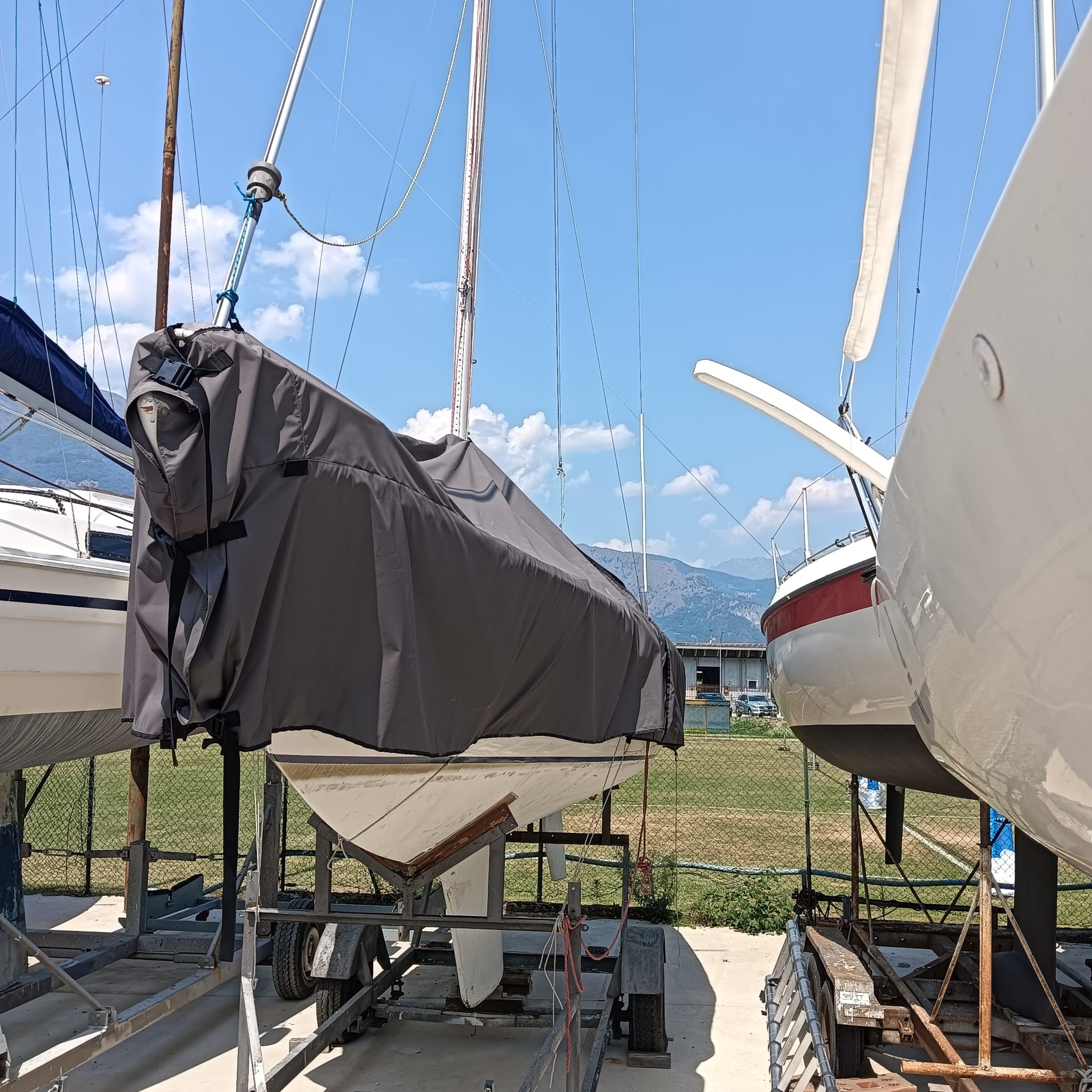 Neomarine - Vendita usato - H-BOAT – Barca a vela con motore fuoribordo